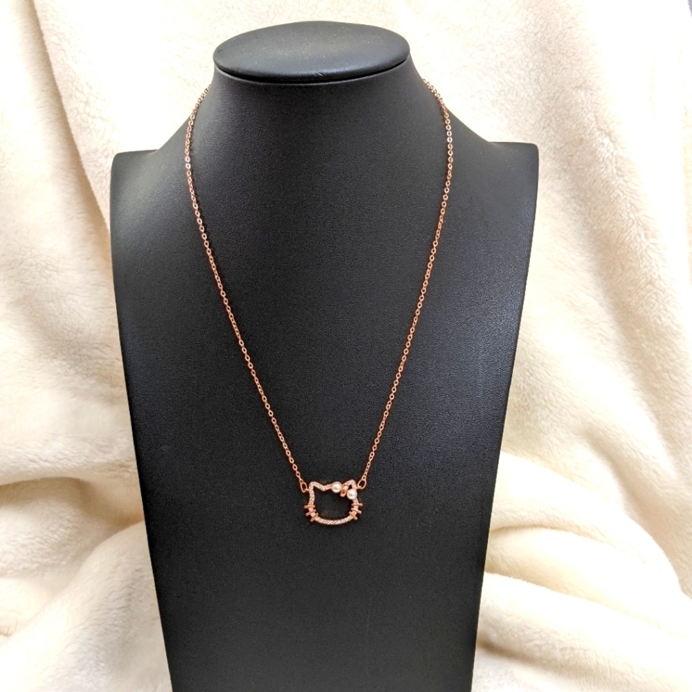 Hello Kitty gold necklace with pearl detail